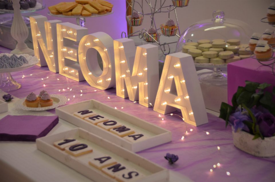Sweet Table en violet et blanc pour NEOMA