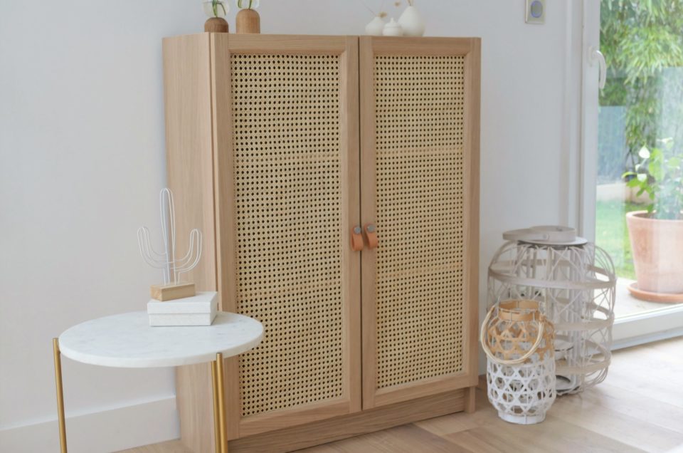 DIY – Comment relooker une petite armoire avec du cannage