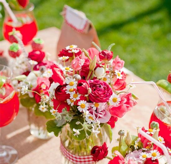 anniversaire fraise- bouquets floraux rouges et blancs