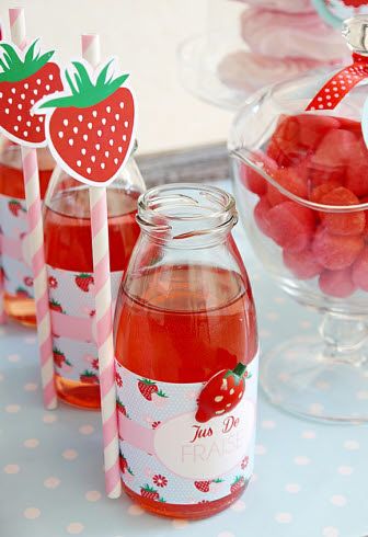 anniversaire fraise- petites bouteilles jus de fraises