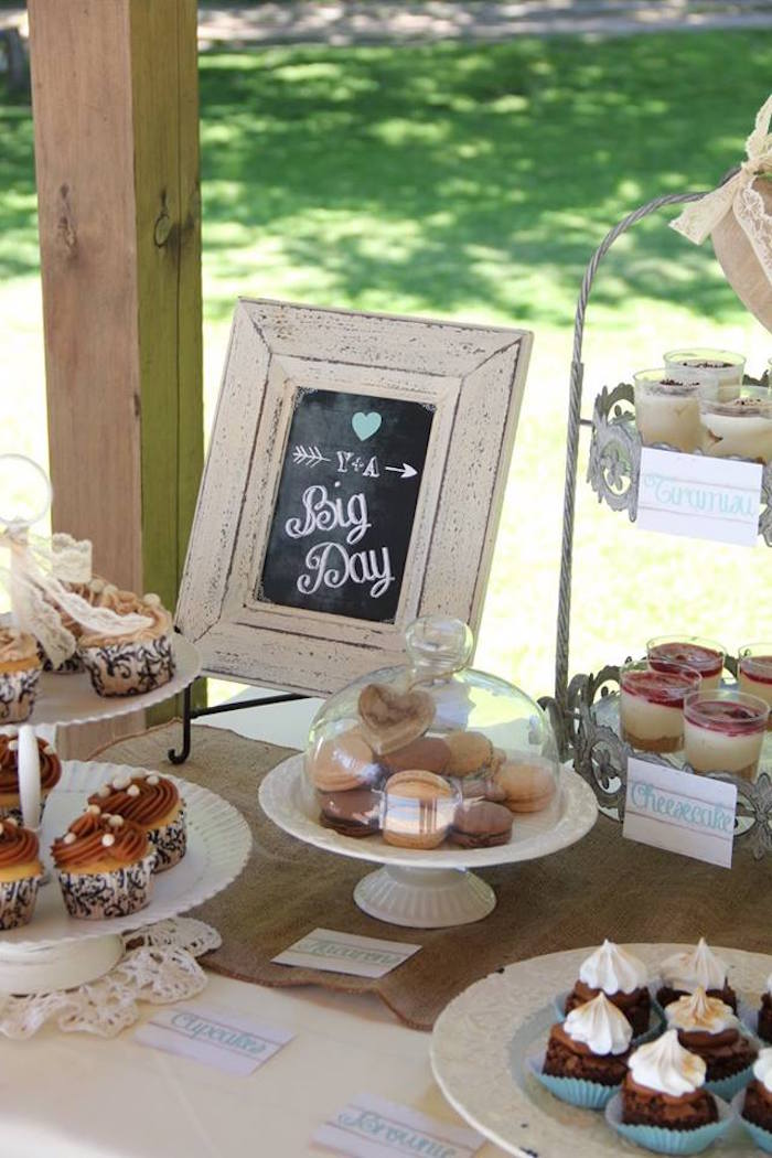 Mariage vintage - Macarons sour une petite cloche
