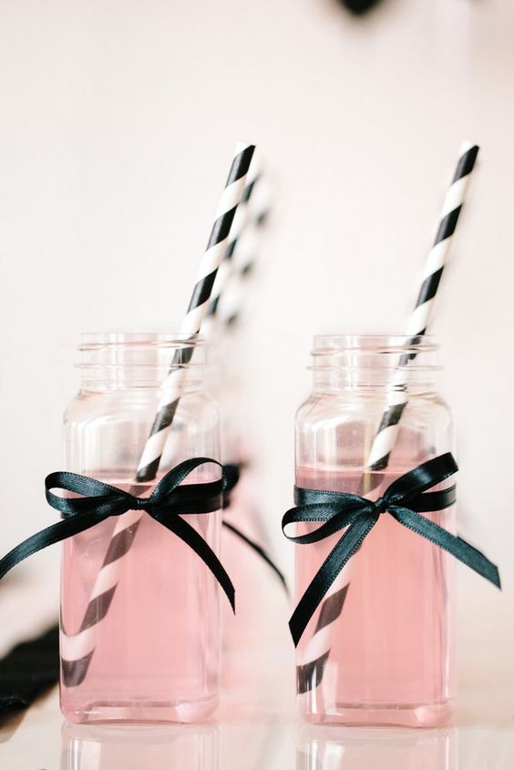 Anniversaire 30 ans en black & pink - boissons et pailles rétro