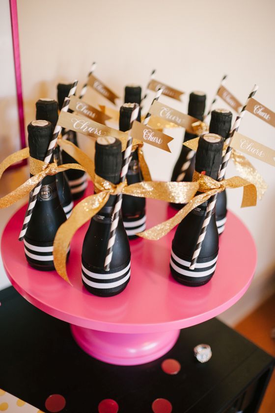 Anniversaire 30 ans en black & pink - mini bouteilles de champagne