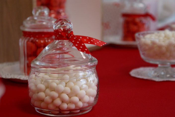 Candy Bar rouge et blanc - Mini bonbonnière de bonbons à l'anis