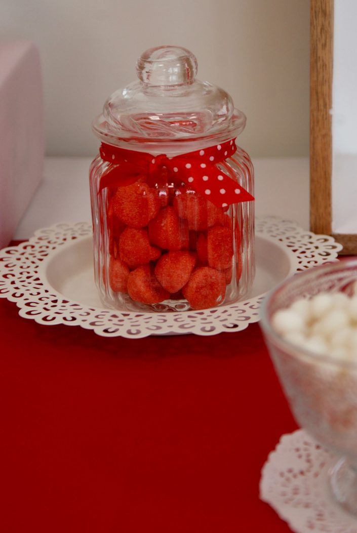 Candy Bar rouge et blanc - Mini bonbonnière de fraises tagada