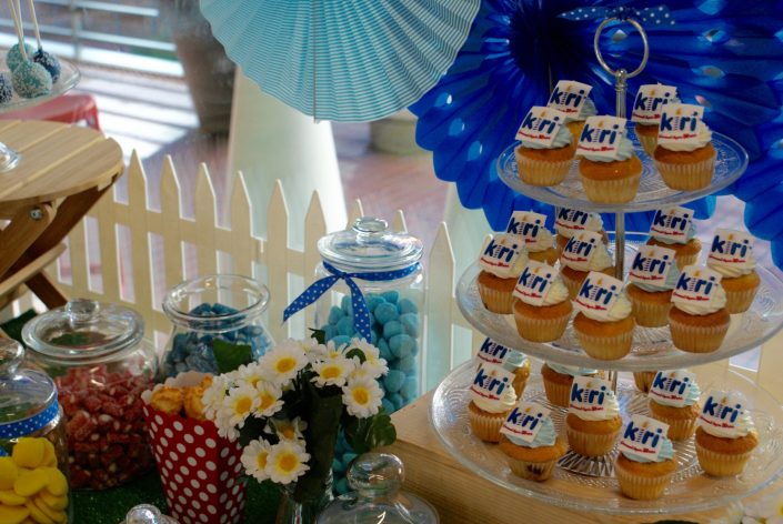 Kiri sweet table - Cupcakes avec le logo Kiri en impression alimentaire