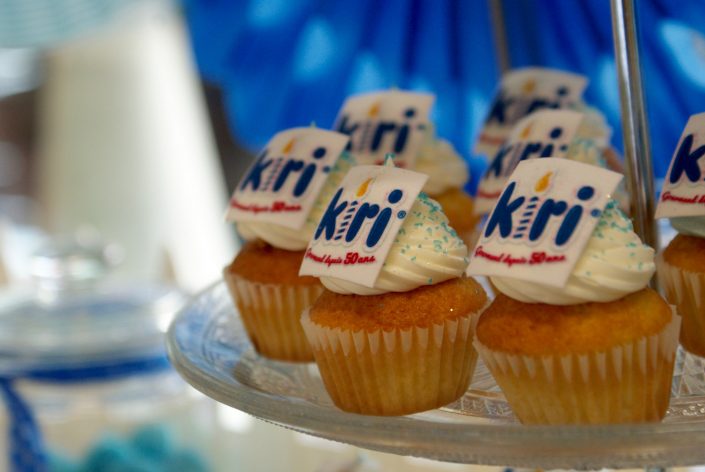 Kiri sweet table - Cupcakes avec le logo Kiri en impression alimentaire
