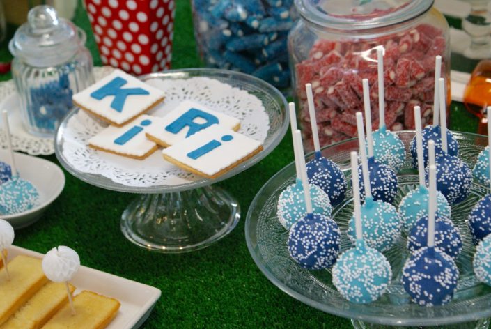 Kiri sweet table - sablés décorés avec les lettres KIRI