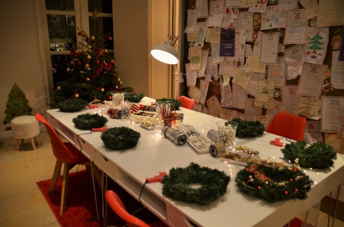 Atelier couronnes de noel par Studio Candy - Table de l'atelier