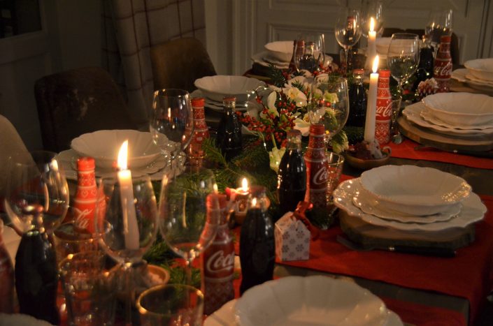 Maison du père noel chez Au Féminin - Table de noel dans le salon