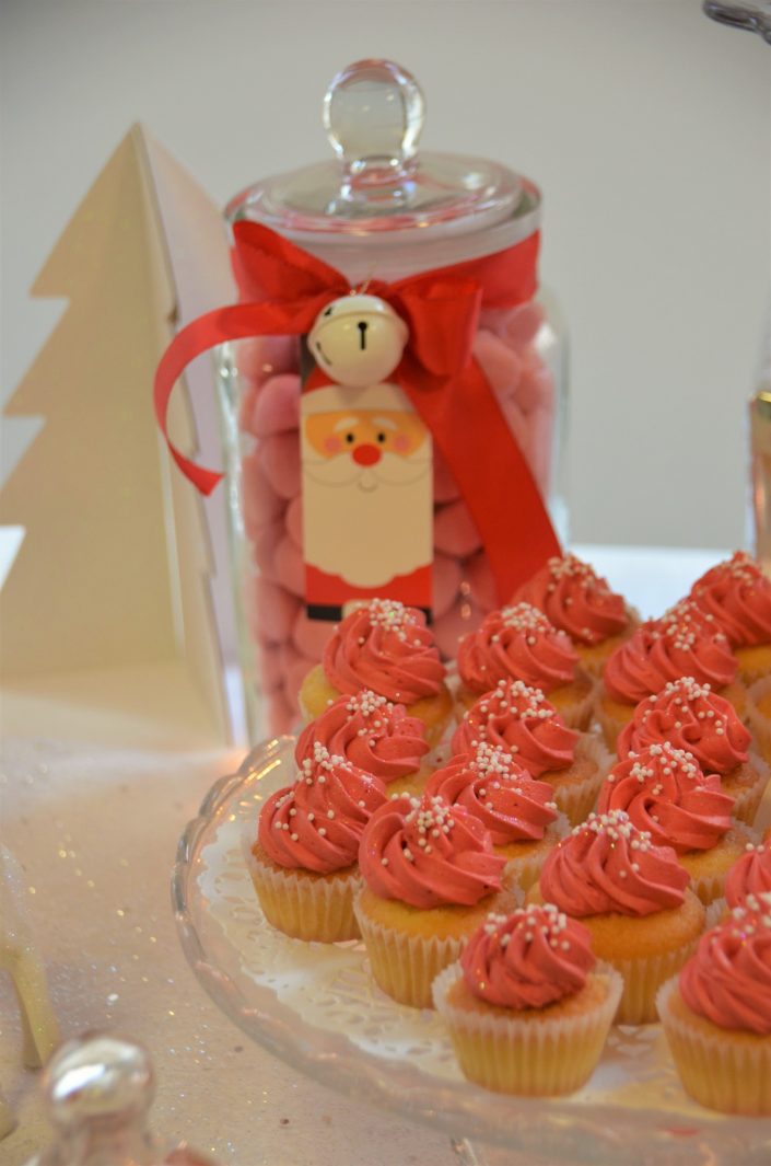 Noël chez Estée Lauder par Studio Candy - cupcakes rouges et blancs