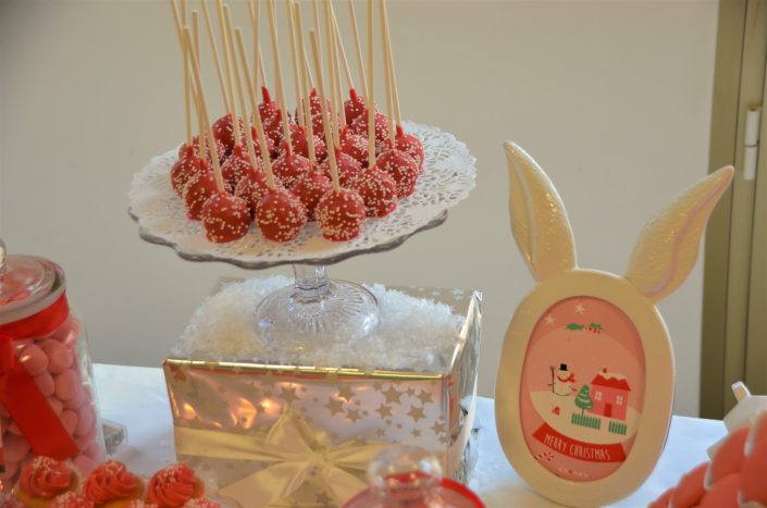 Noël chez Estée Lauder par Studio Candy - cake pops rouge et blancs