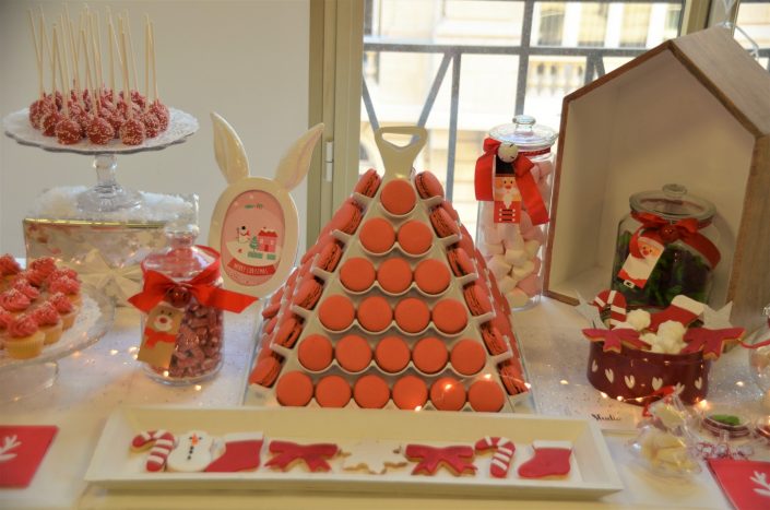 Noël chez Estée Lauder par Studio Candy - La pyramide de macarons