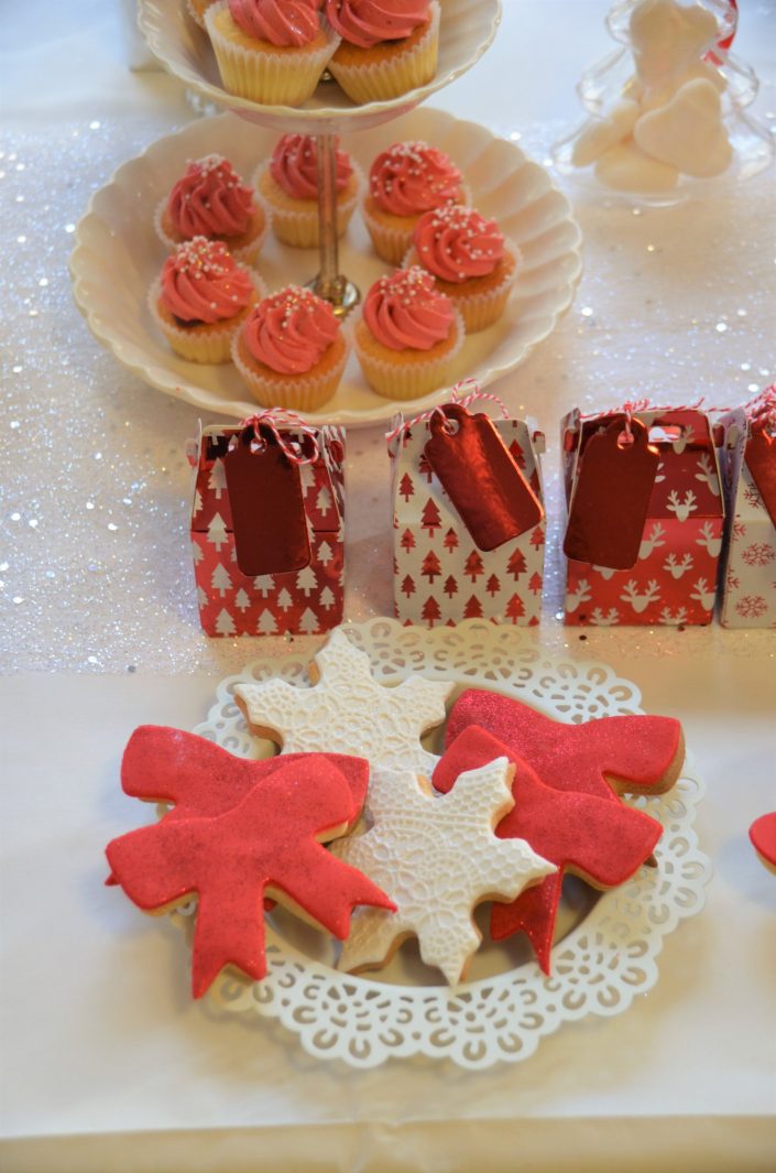 Noël chez Estée Lauder par Studio Candy - Sablés décorés pailletés et mini cupcakes
