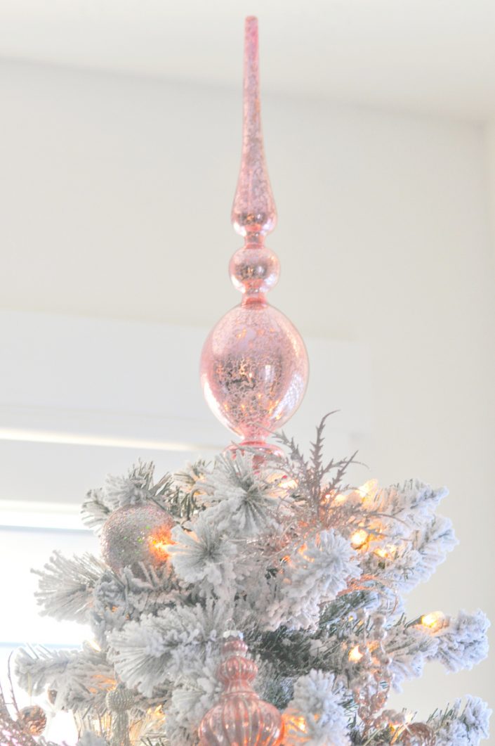 Noël rose pastel - La décoration du haut du sapin