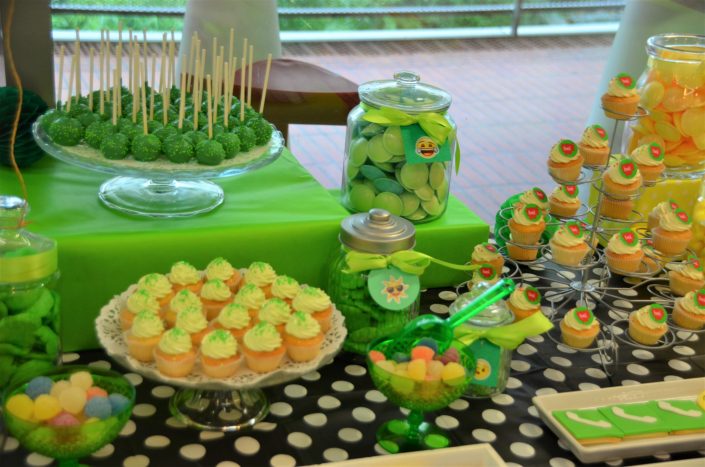 cupcakes avec logo bel, cake pops verts, bonbons verts, cupcakes verts - Studio Candy