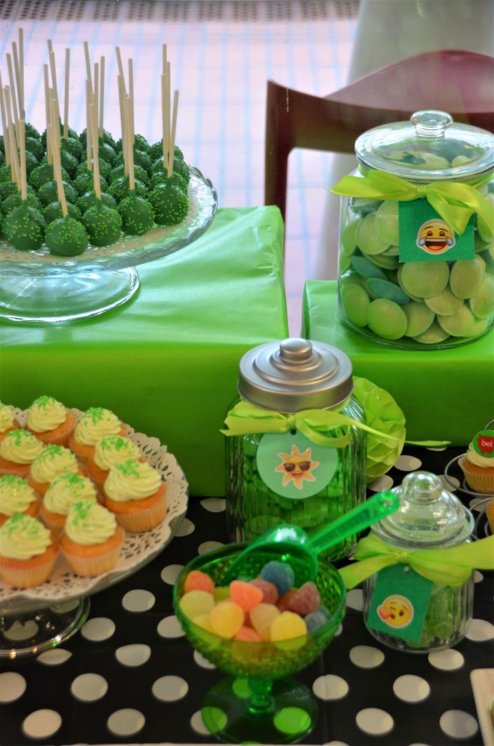 cake pops verts, cupcakes vert, bonbons soucoupes verts - Studio Candy