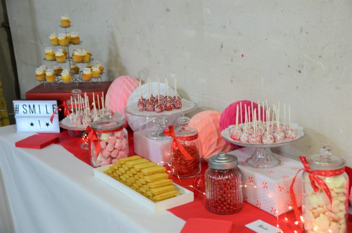 Afterwork gourmand chez Babilou par Studio Candy - Financiers amandes, cake pops rouge et blanc, cupcakes et bonbons