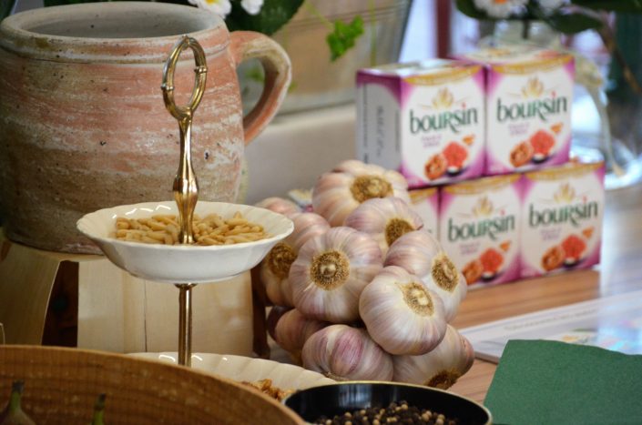 Table réalisée et décorée par Studio Candy pour Boursin - Boursin figue et 3 noix
