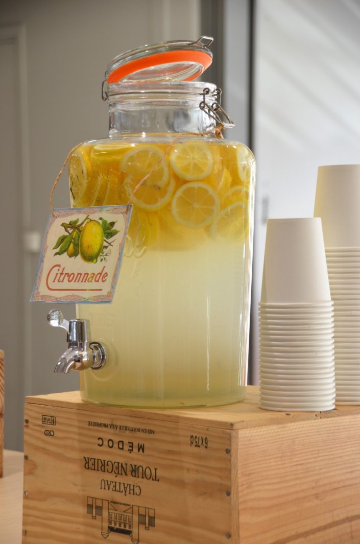 Fontaine à boisson : citronnade fraîche