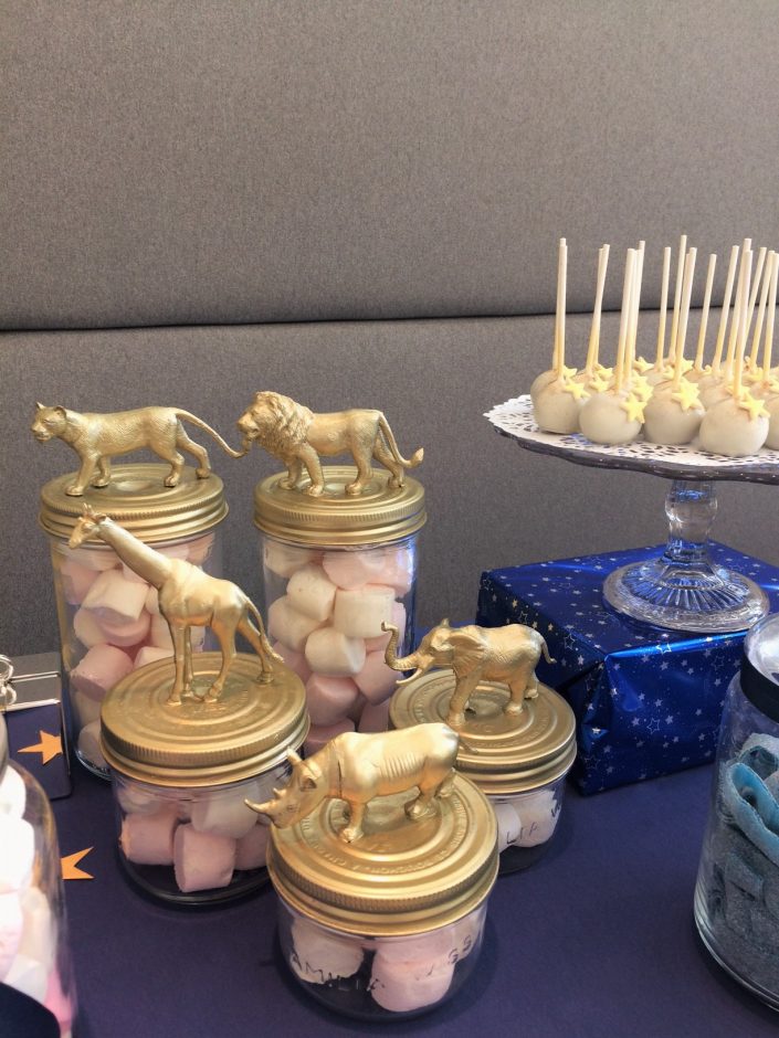 Family Day chez L'Oréal pour 500 enfants par Studio Candy - cake pops dorés au chocolat, bocaux animaux dorés home made
