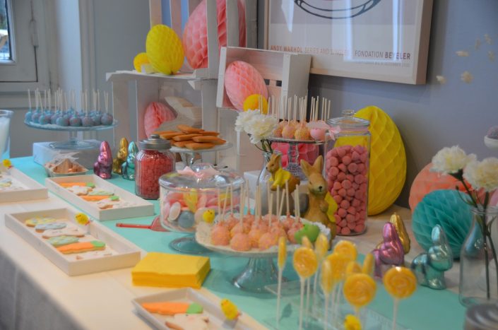 Table de Pâques réalisée par Studio Candy pour pour Estée Lauder - décoration pastel
