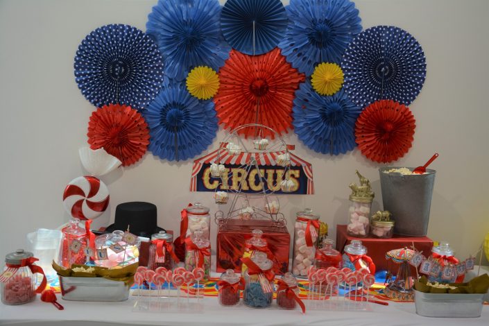 Candy Bar Circus / fête foraine pour Dulux Valentine - bonbonnières et roue à cupcakes