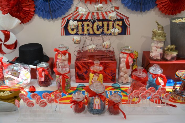 Candy Bar Circus / fête foraine pour Dulux Valentine - bonbonnières et roue à cupcakes