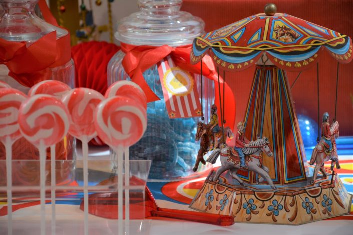 Candy Bar Circus / fête foraine pour Dulux Valentine - carrousel et sucettes vintage