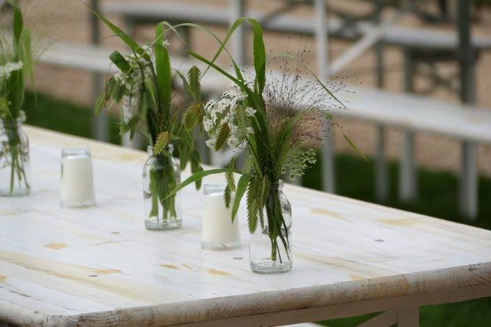 Candy Bar pastel pour Le Déjeuner sur l'herbe de Kering - table et fleurs champêtres