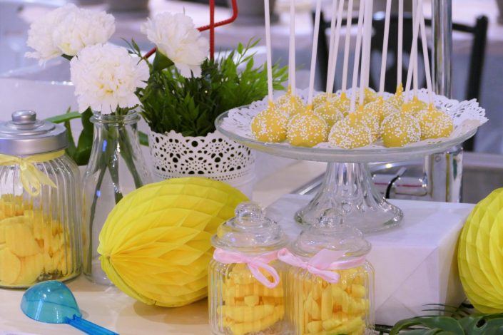 able tropicale pour Adagio par Studio Candy - cake pops jaunes au chocolat