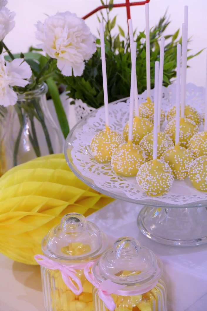 able tropicale pour Adagio par Studio Candy - cake pops jaunes au chocolat