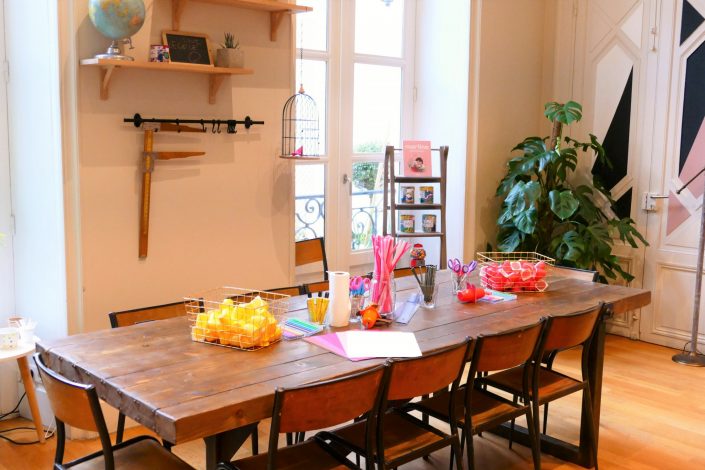 Atelier diy par Studio Candy pour Danone chez Au Féminin - atelier créatif avec des pots de yaourts