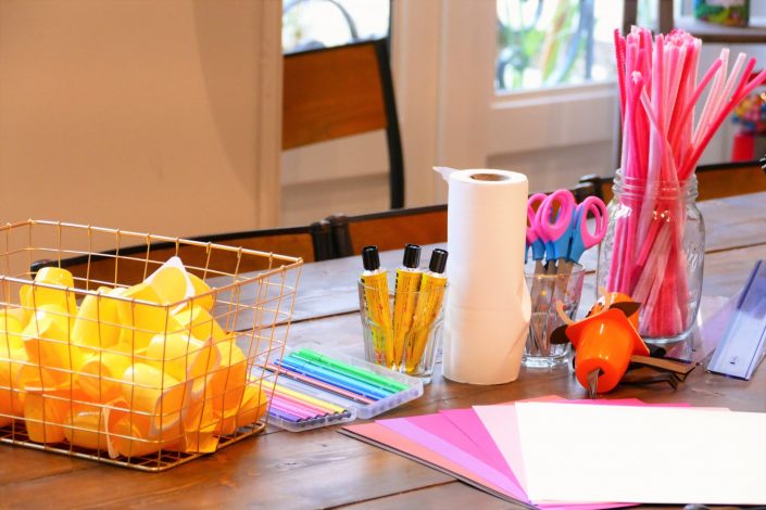 Atelier diy par Studio Candy pour Danone chez Au Féminin - atelier créatif avec des pots de yaourts