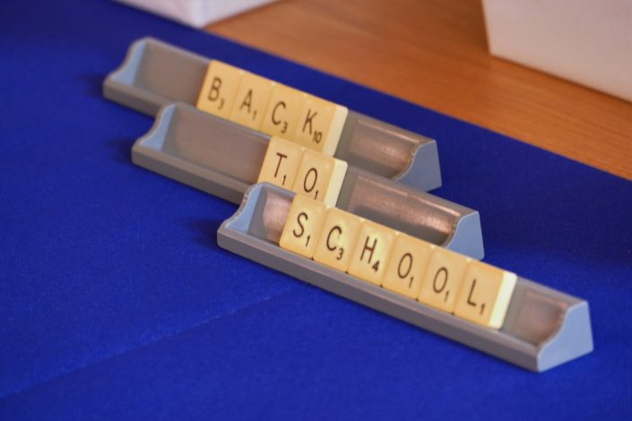 Sweet table back to school par Studio Candy pour Kering - lettres de scrabble