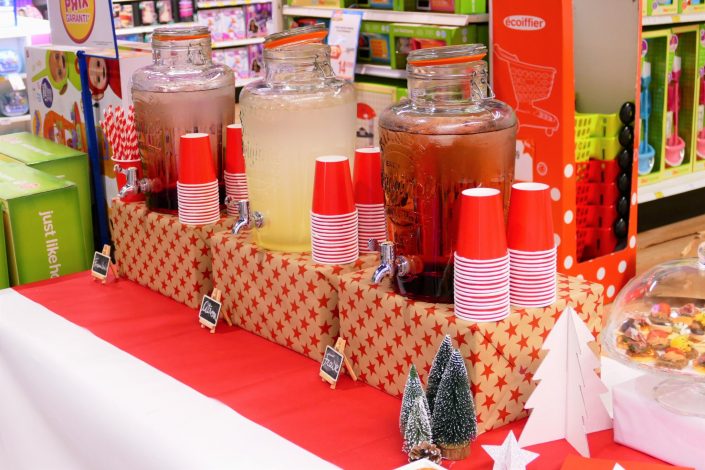 Bar à bonbons Noël chez Toys 'R Us par Studio Candy - fontaines à boissons