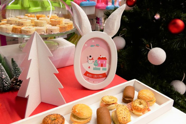 Bar à bonbons Noël chez Toys 'R Us par Studio Candy - canapés cocktail salé