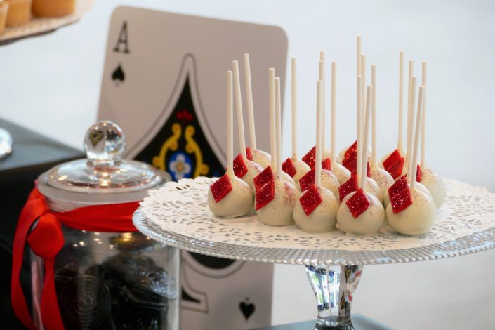 Candy bar thème poker par Studio Candy - cakepops carreaux