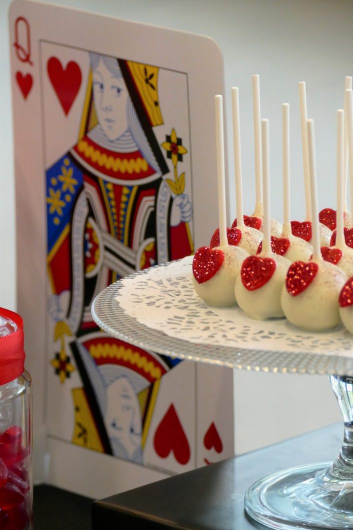 Candy bar thème poker par Studio Candy - cake pops coeurs et dame de coeur