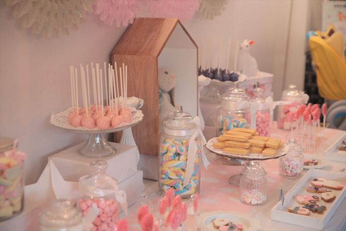 Sweet table thème Baby Shower par Studio Candy pour l'événement presse de Babies'R Us