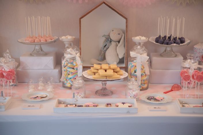 Sweet table thème Baby Shower par Studio Candy pour l'événement presse de Babies'R Us