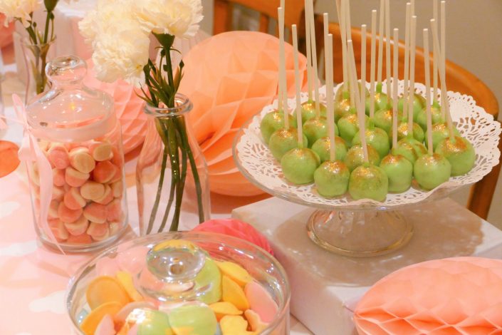 Candy Bar par Studio Candy pour la marque de cosmétiques KISS - cake pops, bonbons, cupcakes, sablés décorés maquillage, guimauve.