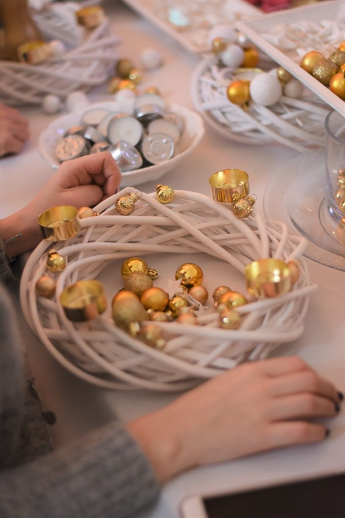 Atelier créatif par Studio Candy pour Evian et Kusmitea chez Au Féminin - Fabrication d'un centre de table de Noël