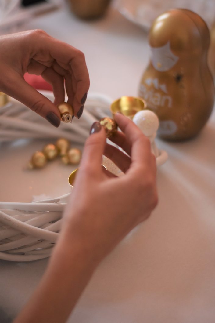 Atelier créatif par Studio Candy pour Evian et Kusmitea chez Au Féminin - Fabrication d'un centre de table de Noël