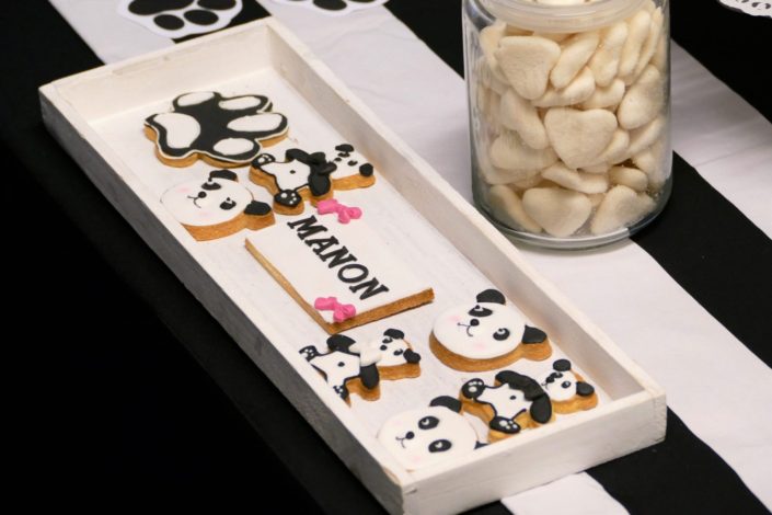 Panda Party chez Pierre et vacances par Studio Candy - cake pops, pâtisseries personnalisées, sablés pur beurre, décoration noir et blanc - Sweet table et candy bar