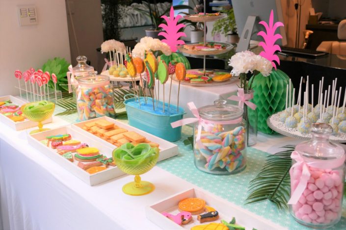 Candy Bar Tropical pour GIFI par Studio Candy - sablés décorés, flamant rose, palmier, toucan, fruits, cake pops, bonbons, décoration