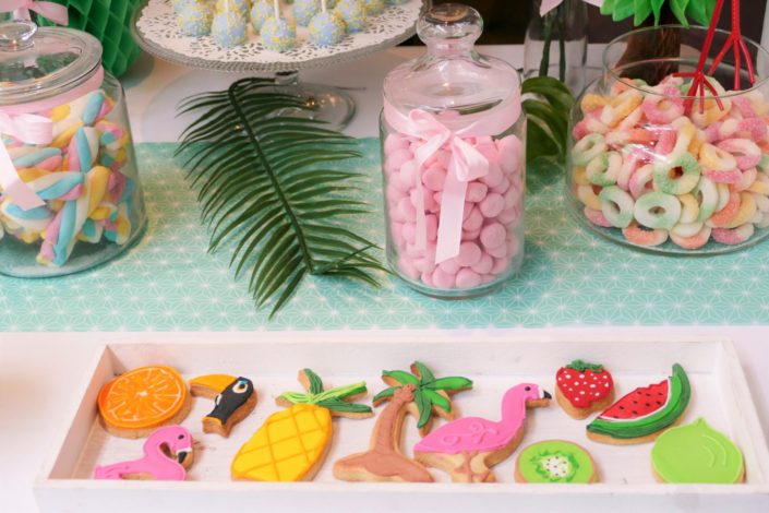 Candy Bar Tropical pour GIFI par Studio Candy - sablés décorés, flamant rose, palmier, toucan, fruits, cake pops, bonbons, décoration