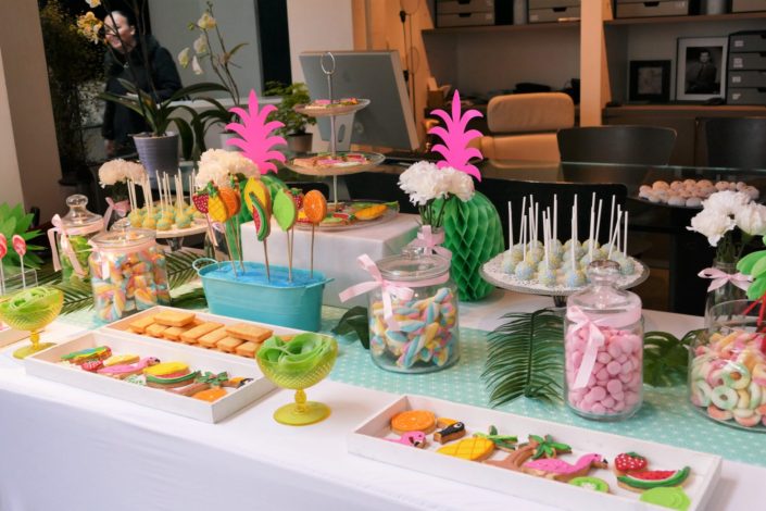 Candy Bar Tropical pour GIFI par Studio Candy - sablés décorés, flamant rose, palmier, toucan, fruits, cake pops, bonbons, décoration