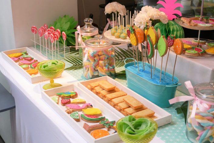 Candy Bar Tropical pour GIFI par Studio Candy - sablés décorés, flamant rose, palmier, toucan, fruits, cake pops, bonbons, décoration