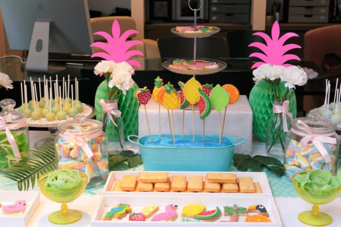 Candy Bar Tropical pour GIFI par Studio Candy - sablés décorés, flamant rose, palmier, toucan, fruits, cake pops, bonbons, décoration